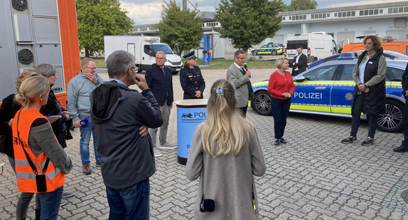 Tiertransportkontrollen am Autobahnkreuz Walldorf: Zum Schutz von Tieren und für eine erhöhte Verkehrssicherheit führen die unteren Veterinärbehörden gemeinsam mit der Polizei zweimal jährlich mehrwöchige Schwerpunktkontrollen durch.
